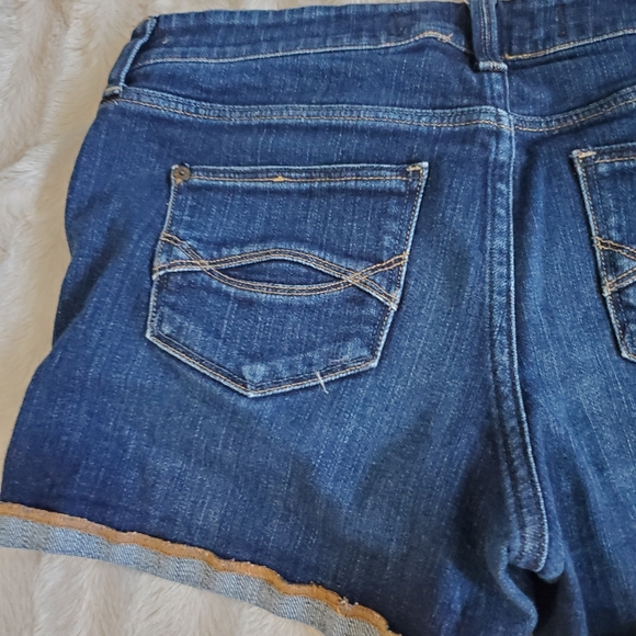 ABERCROMBIE & FITCH~ PERFECT STRETCH DENIM SHORTS! - Picture 9 of 11